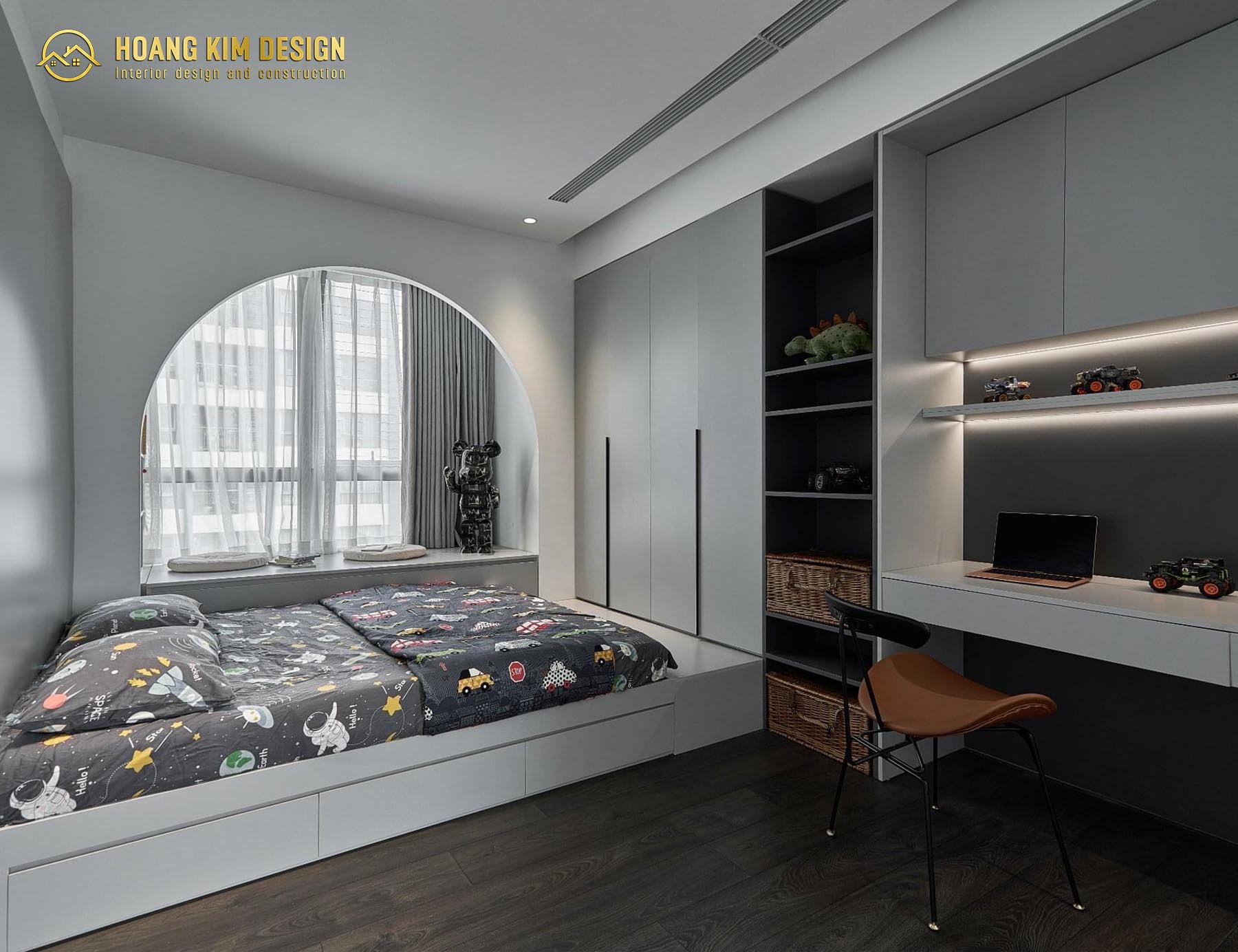 Tủ đồ được thiết kế tích hợp bên dưới giường giúp cho không gian được trở nên rộng rãi hơn