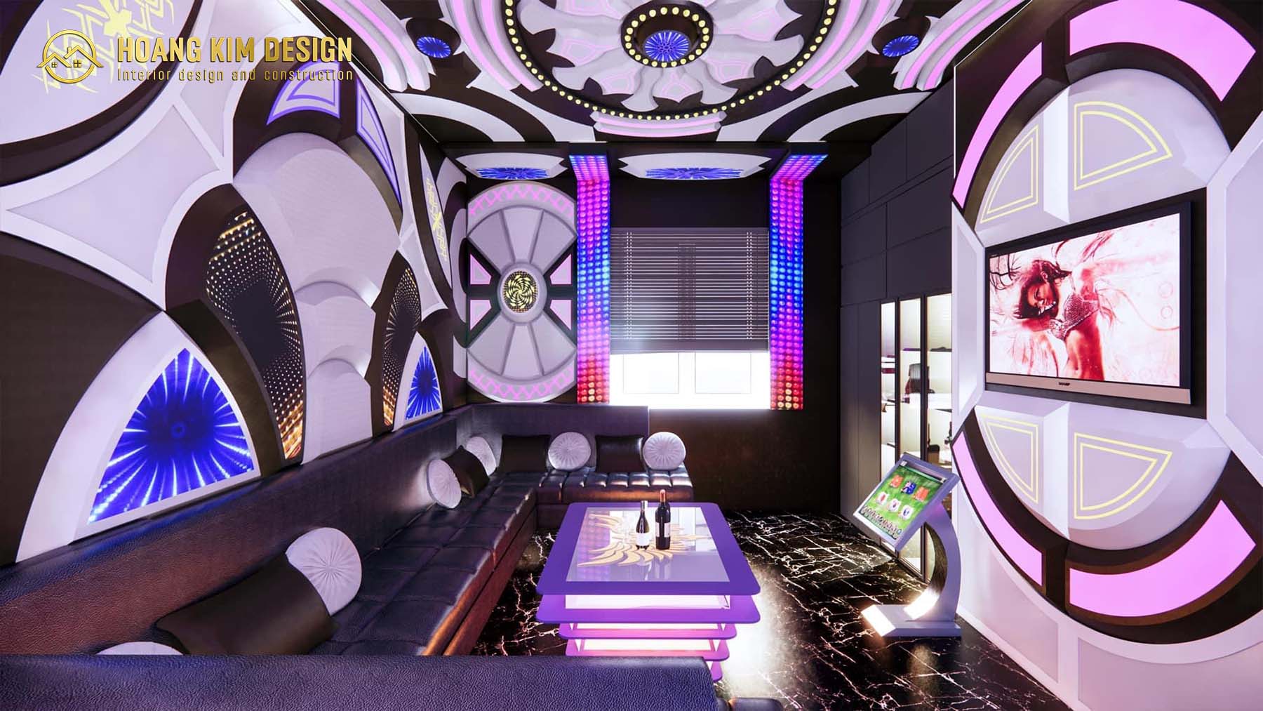 Chính giữa phòng là bàn karaoke được thiết kế sống động kết hợp đèn bên trong