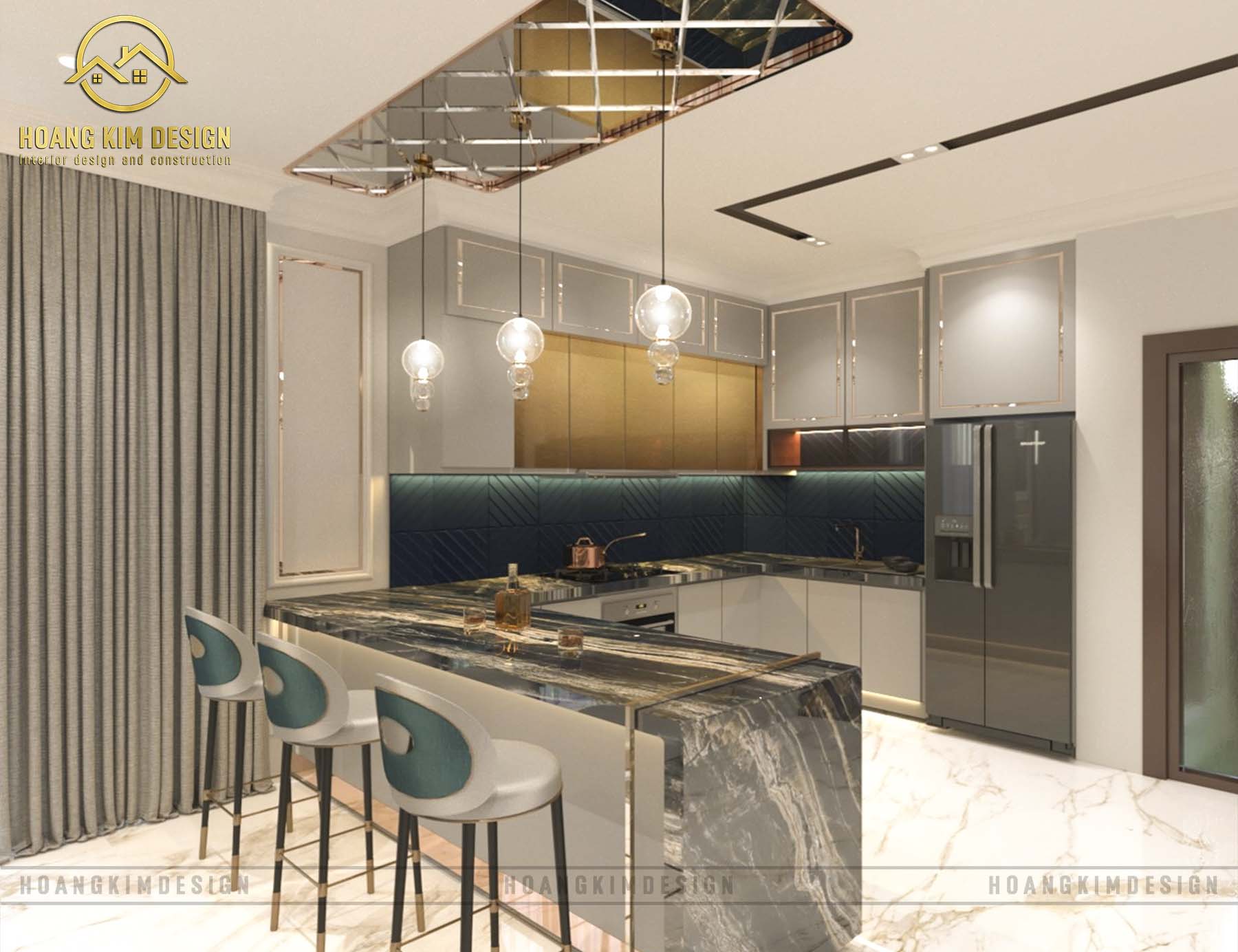 Phòng bếp với mặt đá cẩm thạch cùng viền inox ở cánh tủ tôn lên nét đẹp cho công trình